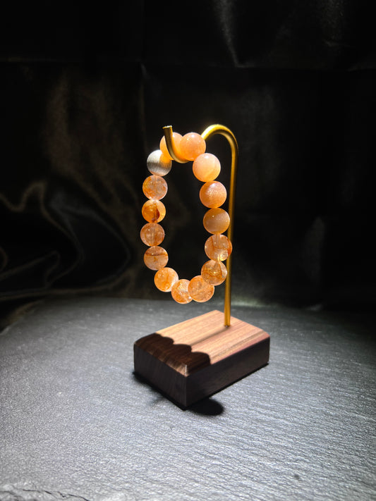 Hematoid Quartz & Sunstone Bracelet – close-up detail of natural crystal