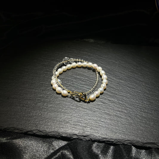 Pearl & White Crystal Necklace – 18K Gold-Plated Clasp