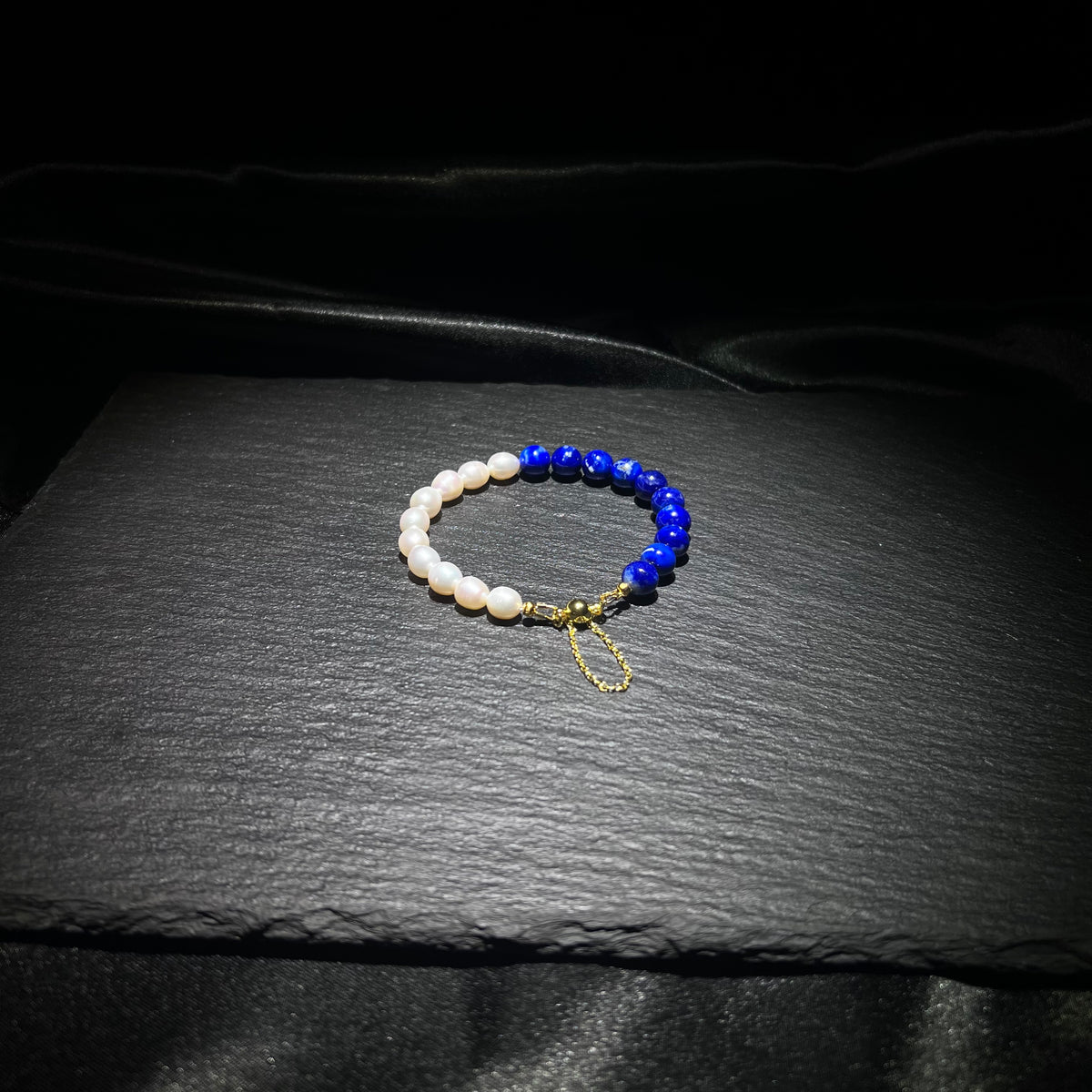 Lapis Lazuli & Baroque Pearl Bracelet – natural crystal jewelry by Joyseven