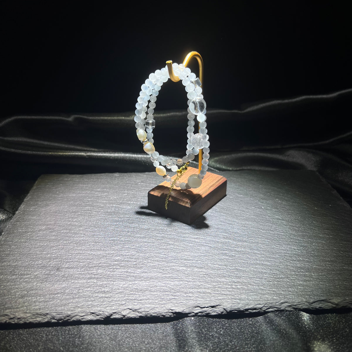 3-Ring Rabbit Hair & Pearl Necklace – close-up detail of natural crystal