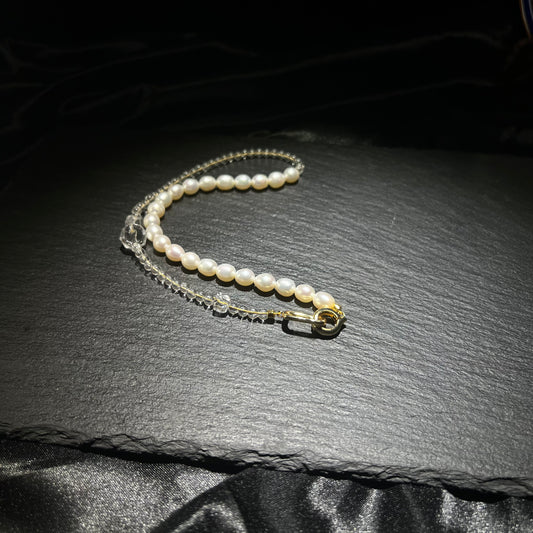 Pearl & White Crystal Necklace – 18K Gold-Plated Clasp